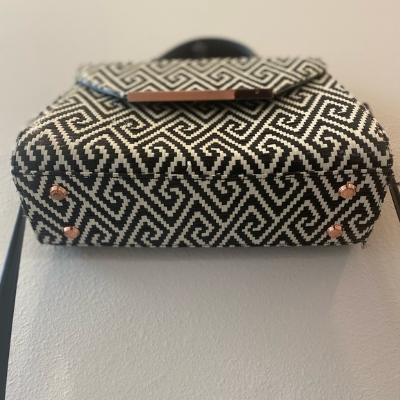 Ted Baker London Black & White Woven Purse with rose gold accents - Picture 4 of 11